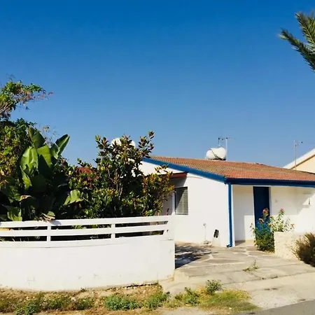 Artist Cottage In Dromolaxia Larnaca Exterior photo